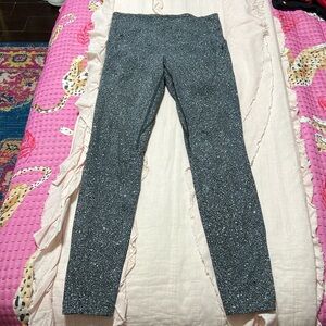 Lululemon black and white speckled size 6 leggings with pockets
